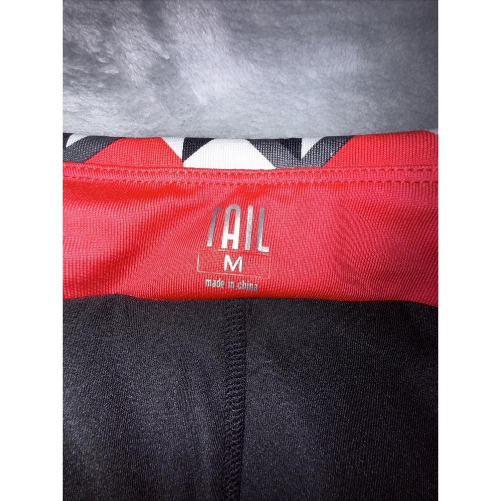 Tail‎ Women's Black Red White Chevron Print Activewear Golf Skort Sz M Active - Picture 8 of 9